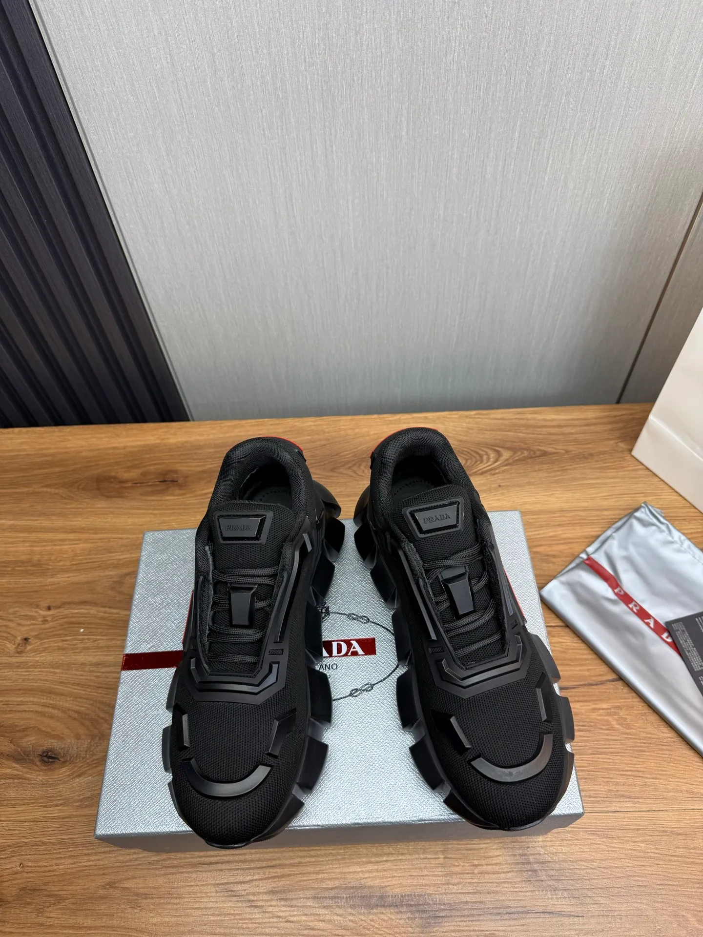 Factory price 580💰 [PRADA] Men's shoes are popular in the counter, official website is synchronized, 1 high-quality shipment ✔️Original mesh + cowhide lining, 1🆚1 replica, original bottom, 38-45 (45 customized, non-refundable)